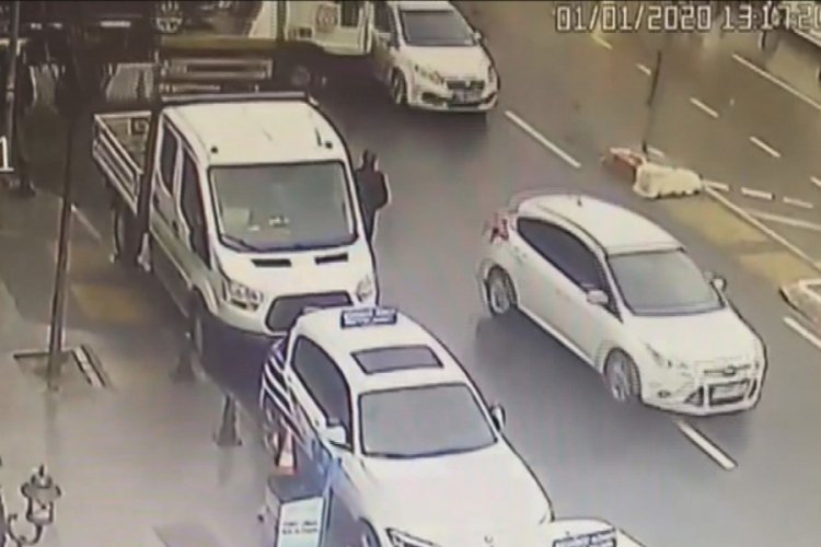 Y&uuml;reklerin ağza geldiği kaza kamerada