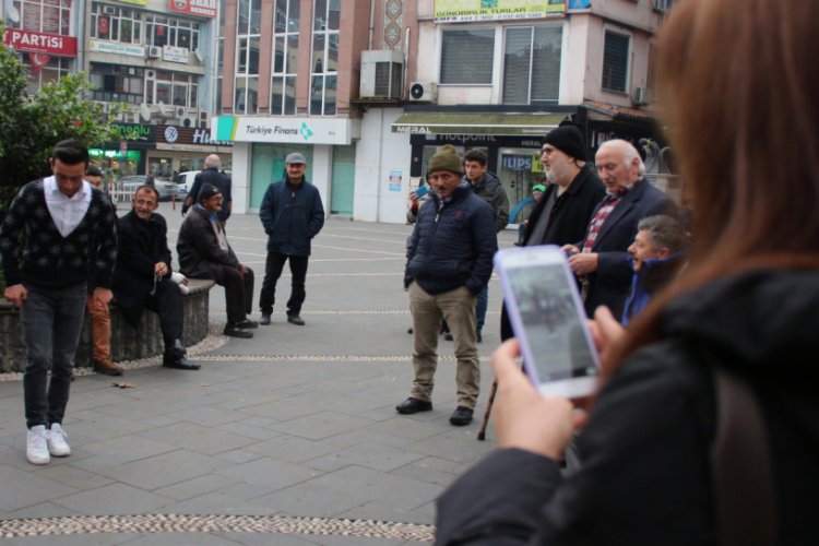 Kemen&ccedil;e sesini duyunca yerinde duramıyor