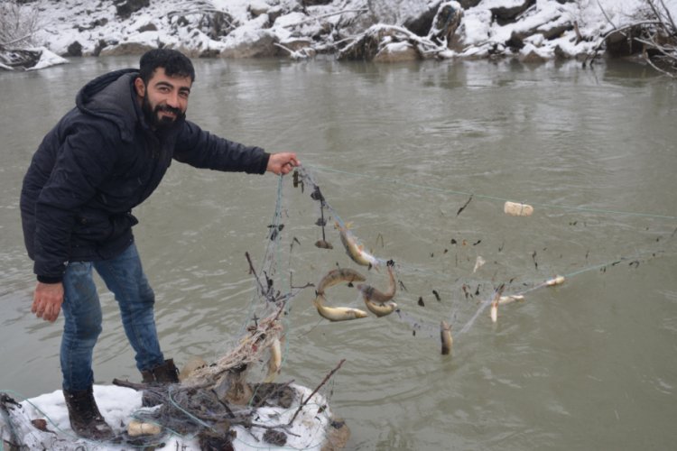 Eksi derecelerder balık tutuyorlar