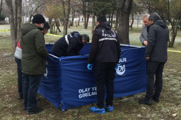 Parkta cansız bedeni bulundu