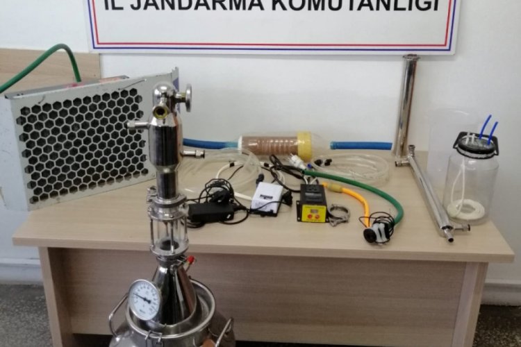 Evinde alkol d&uuml;zeneği kurup sosyal medyada paylaştı