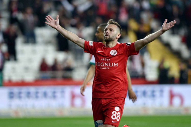 Antalyaspor 42 sarı, 1 kırmızı kart g&ouml;rd&uuml;
