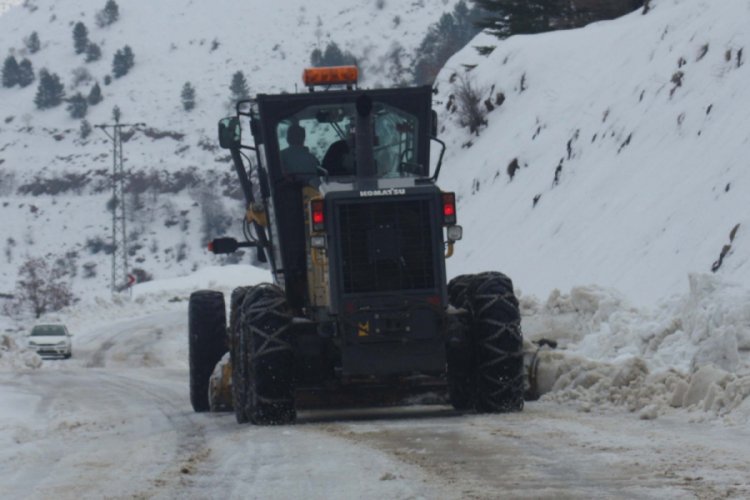 Adıyaman'da 2 k&ouml;y ve 6 mezra yolu ulaşıma kapandı