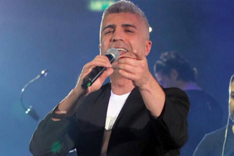 &Ouml;zcan Deniz 9 yıl sonra sahneye &ccedil;ıktı