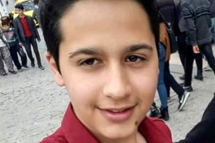 Motosikletle kaza yapan Sefa &ouml;ld&uuml;, arkadaşı ağır yaralı