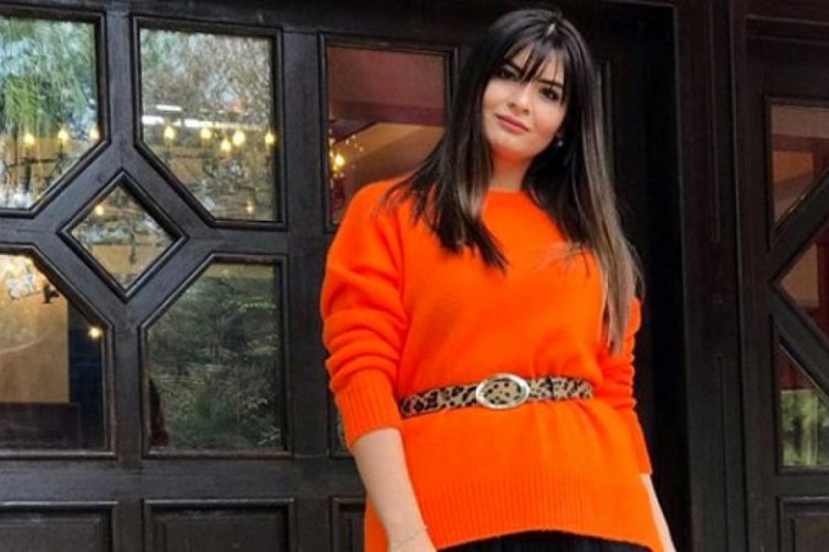 Hanife, baş&ouml;rt&uuml;s&uuml; takarak eşiyle poz verdi