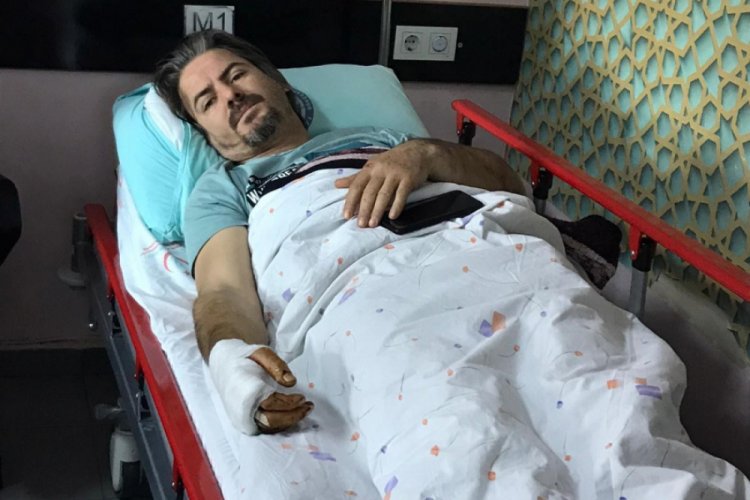 İ&ccedil;erisinde ambulans olan feribot fırtına sebebiyle geri d&ouml;nd&uuml;