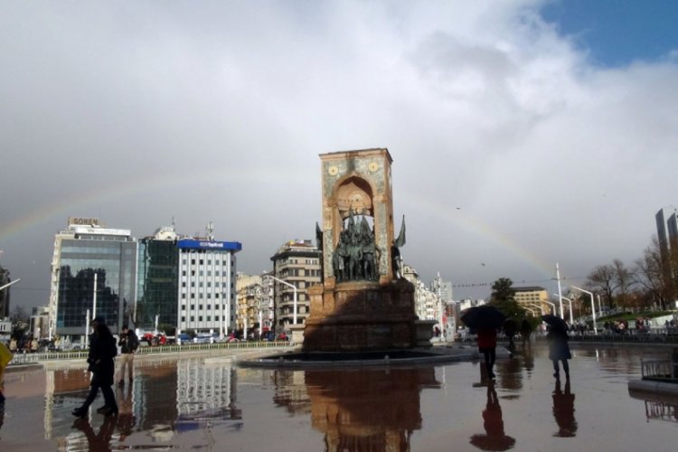 Boğaz'da oluşan g&ouml;kkuşağı hayran bıraktı