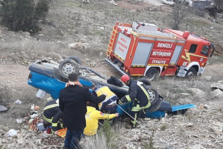 Şarampole devrilen otomobilden 2 kişi kurtarıldı