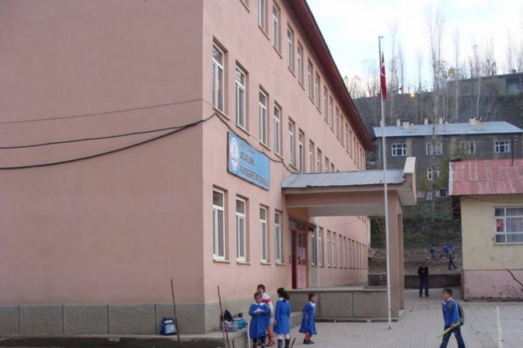 Uygunsuz g&ouml;r&uuml;nt&uuml;leri &ccedil;ıkan &ouml;ğretmenlere soruşturma
