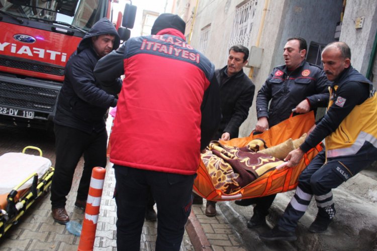 İtfaiye pencereden girip yaşlı hastayı kurtardı