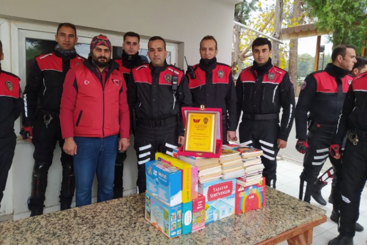 Yunuslardan "Bir Kitapta Motosikletli Abiden" kampanyasına destek