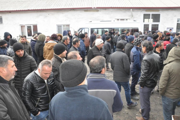 İşten &ccedil;ıkarılan maden iş&ccedil;ilerinden tepki