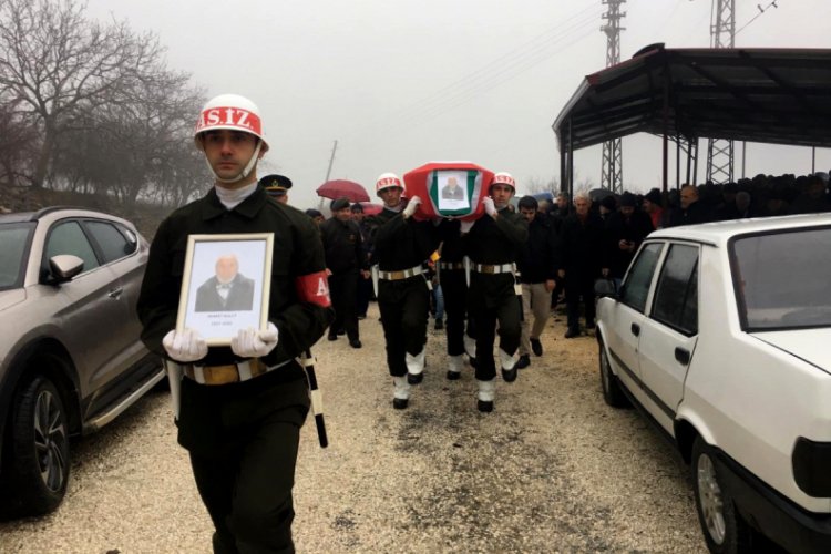 Kore gazisi askeri t&ouml;renle son yolculuğuna uğurlandı