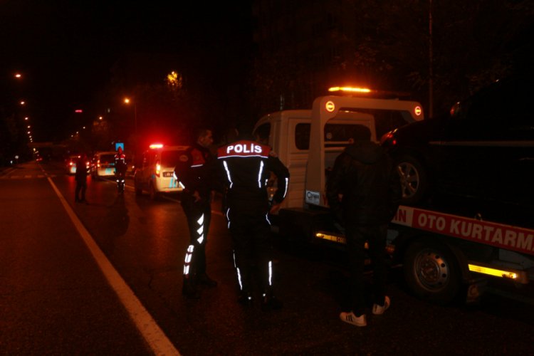 Polislerden ka&ccedil;an 15 yaşındaki s&uuml;r&uuml;c&uuml; kovalamaca sonucu yakalandı