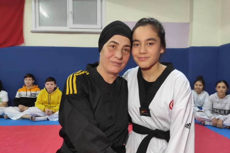 "S&uuml;per babaanne" milli sporcu torununu D&uuml;nya Şampiyonası'na hazırlıyor