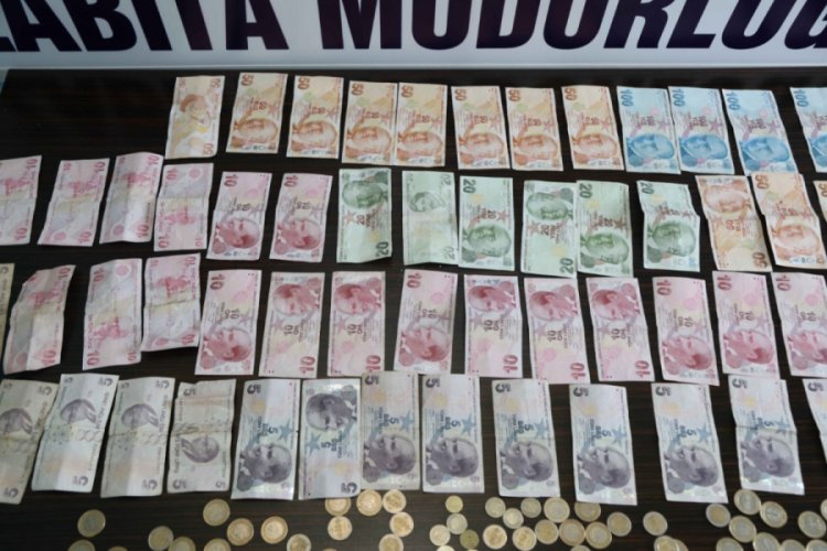 İki dilencinin &uuml;zerinden 1395 TL &ccedil;ıktı