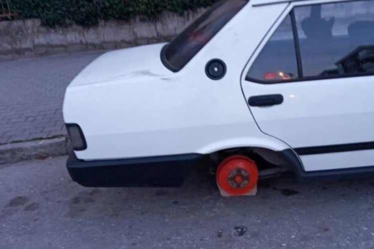 Otomobilin lastikleri &ccedil;alındı