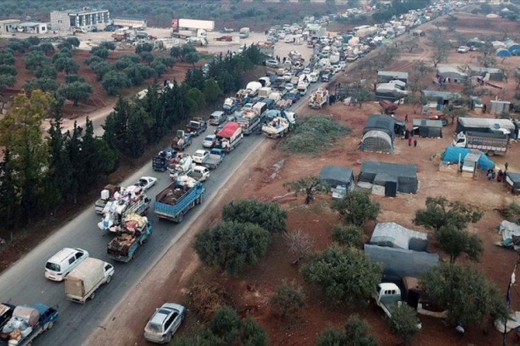 44 bin sivil daha T&uuml;rkiye sınırı yakınlarına g&ouml;&ccedil; etti