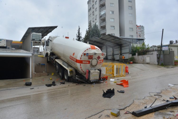 El freni &ccedil;ekilmeyince askıda kaldı