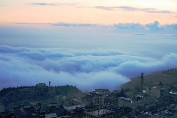 Mardin'de sis ve g&uuml;n batımı g&ouml;rsel ş&ouml;len oluşturdu