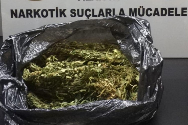 Durdurulan ara&ccedil;ta esrar &ccedil;ıktı
