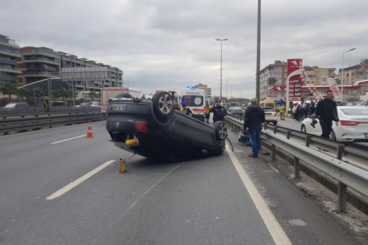 Kontrolden &ccedil;ıkan otomobil 2 araca &ccedil;arpıp 500 metre s&uuml;r&uuml;klendi