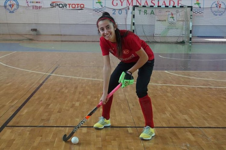 Milli hokeyci Zeliha Kendir'in hedefi kendi gibi sporcular yetiştirmek