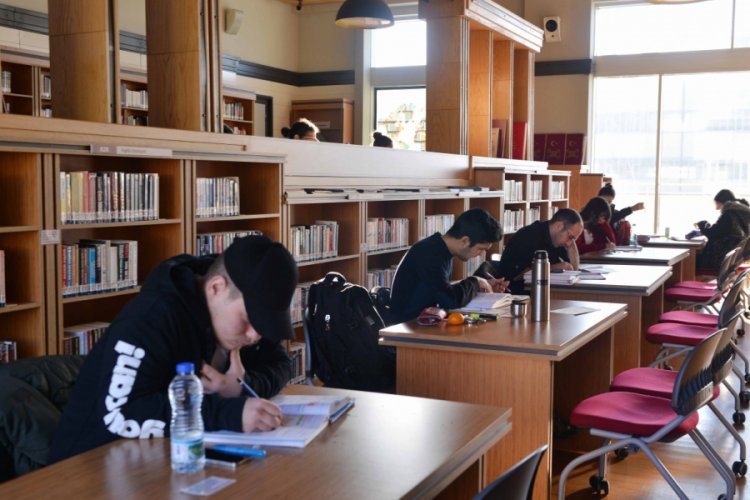 &Ouml;rnek k&uuml;t&uuml;phaneyi 110 bin kişi ziyaret etti