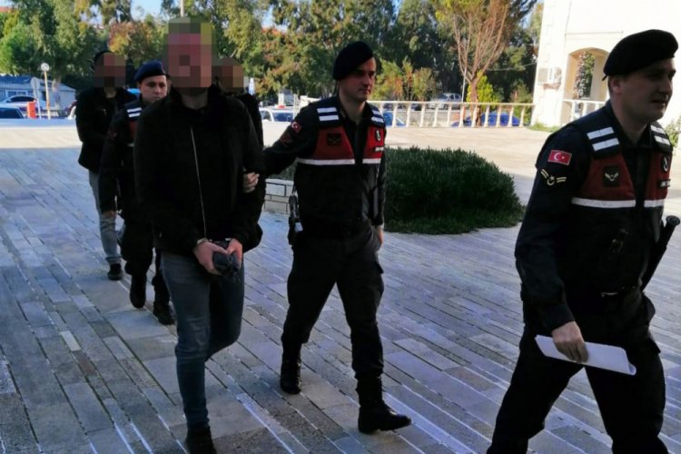 Kiralık ara&ccedil;la hırsızlık yapan 3 kişi jandarmaya yakalandı