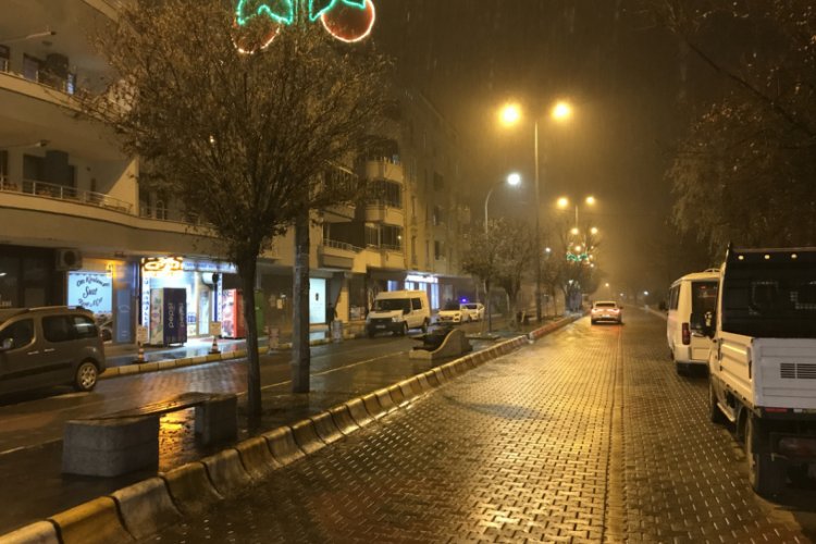 Karla karışık yağmur etkisini g&ouml;sterdi