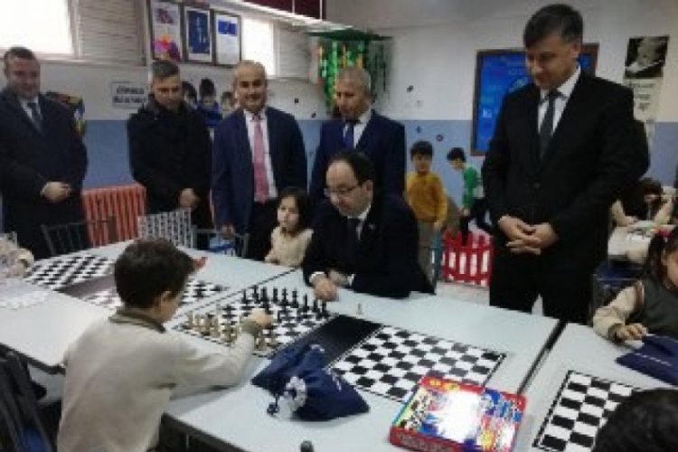 İlkokulda d&uuml;ş&uuml;nce ve okuma at&ouml;lyesi a&ccedil;ıldı