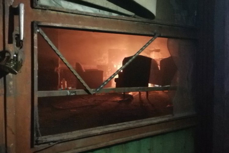 Dumandan boğulmak &uuml;zereyken itfaiye kurtardı