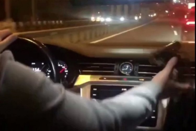 TEM otoyolunda l&uuml;ks otomobilli magandalar &ccedil;akarları a&ccedil;ıp trafikte makas attı