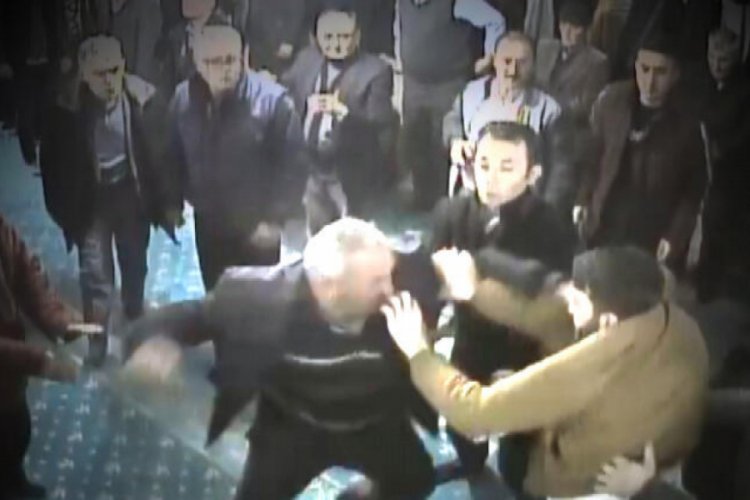 Caminin i&ccedil;inde kavga ettiler
