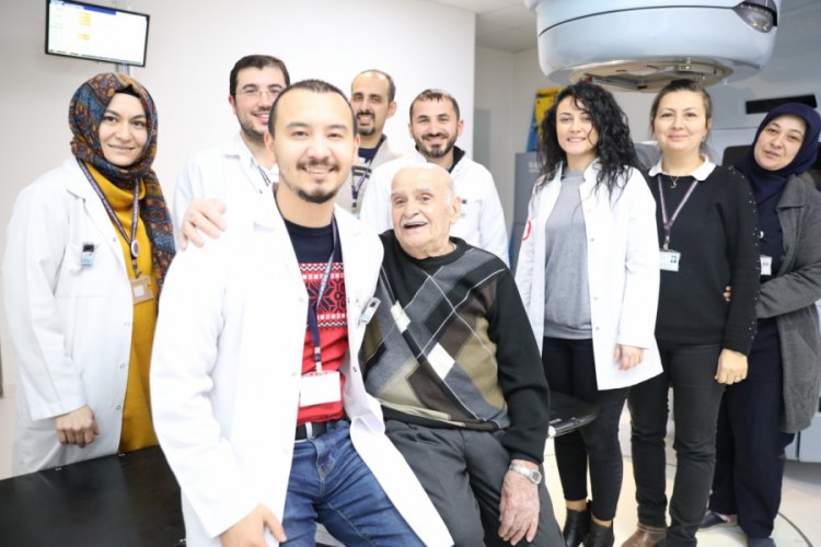 89 yaşındaki hasta kanseri yendi