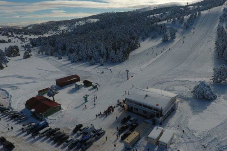 Salda G&ouml;l&uuml; manzaralı kayak merkezinde sezon a&ccedil;ıldı