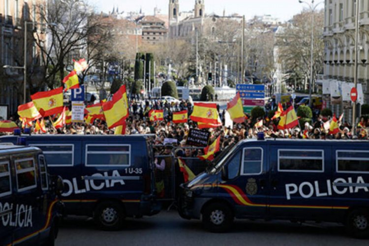 Madrid ve Barselona'da karşıt g&ouml;steriler