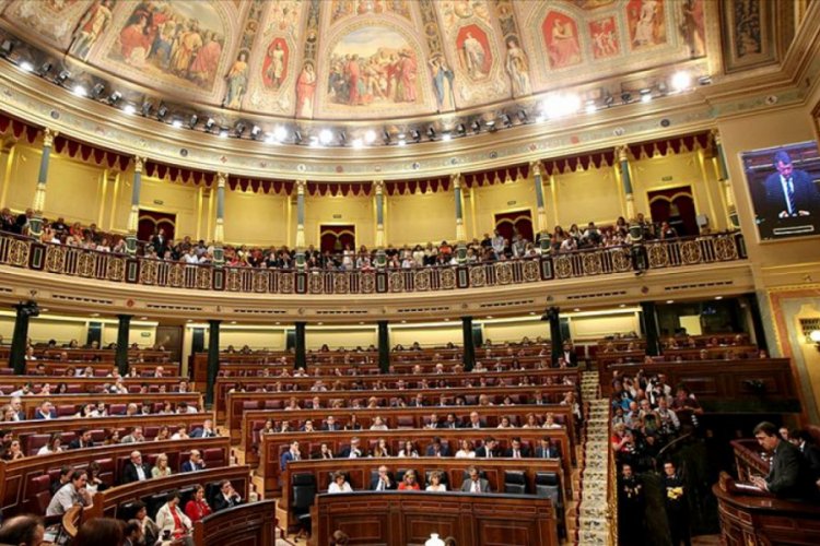 İspanya'da koalisyon h&uuml;k&uuml;meti ilk tur oylamada g&uuml;venoyu alamadı
