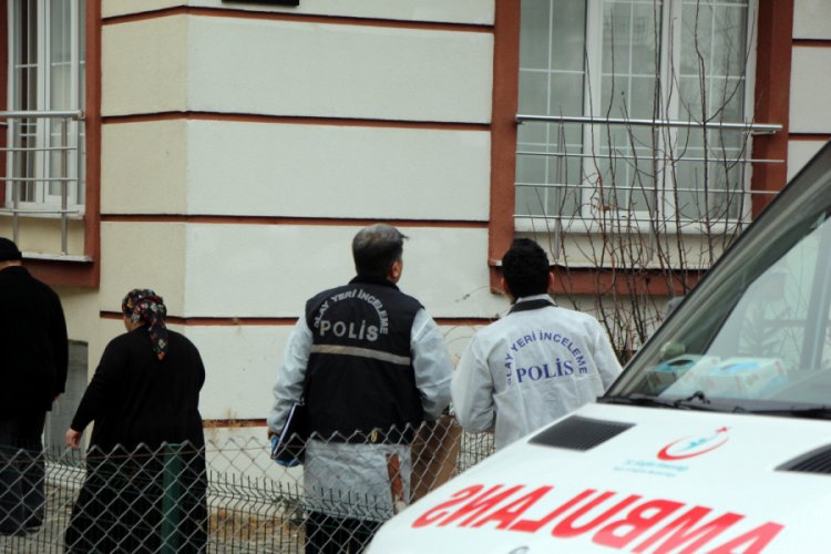 Tıp fak&uuml;ltesi &ouml;ğrencisi, babasının tabancasıyla intihar etti