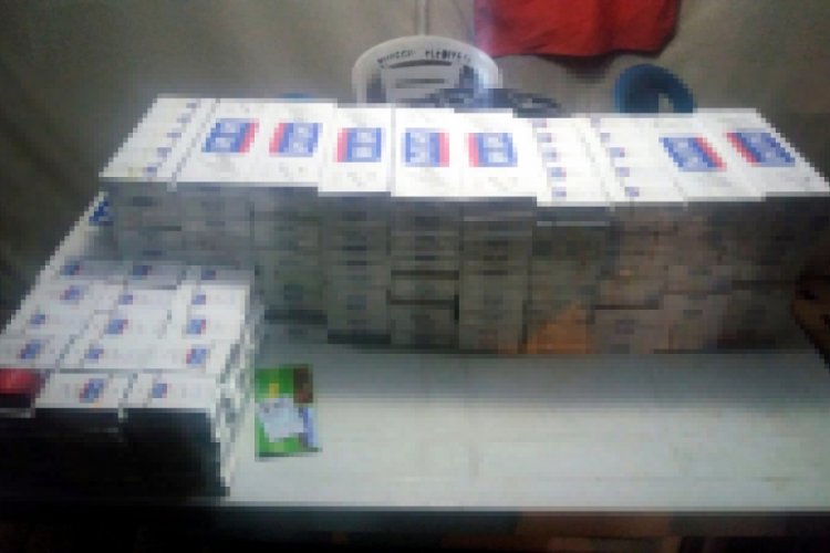 Otob&uuml;s&uuml;n bagajında, 1200 paket ka&ccedil;ak sigara ele ge&ccedil;irildi