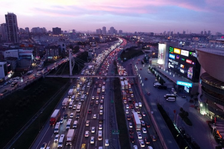 İstanbul'un ara&ccedil; sayısı 21 ilin n&uuml;fusu kadar