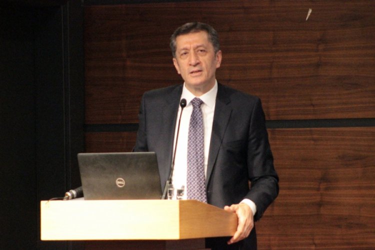 Bakan Sel&ccedil;uk bursiyerlere seslendi