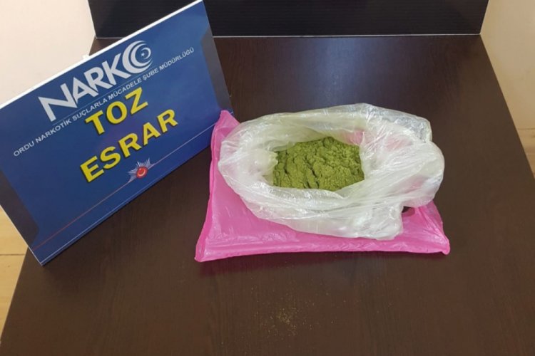 Karakola imza atmaya uyuşturucu ile geldi