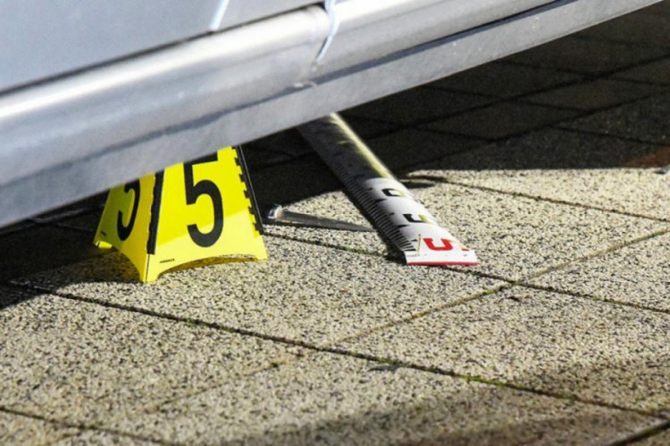 Bı&ccedil;akla polise saldırmaya &ccedil;alışan T&uuml;rk &ouml;ld&uuml;r&uuml;ld&uuml;