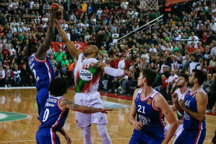 Anadolu Efes iki kulvarda zirveyi kimseye bırakmıyor