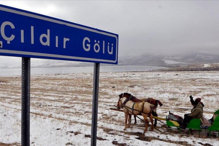 Atlı kızak&ccedil;ılar &Ccedil;ıldır G&ouml;l&uuml;'n&uuml;n tamamen donmasını bekliyor