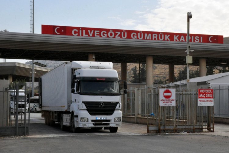 Cilveg&ouml;z&uuml; G&uuml;mr&uuml;k Kapısı'ndan 1 yılda 115 bin TIR ile ge&ccedil;iş