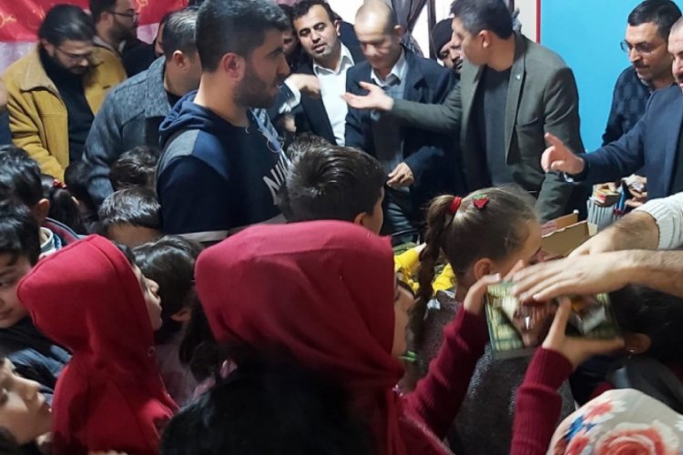 T&uuml;rkmen &ccedil;ocuklara Kur'an-ı Kerim dağıtıldı
