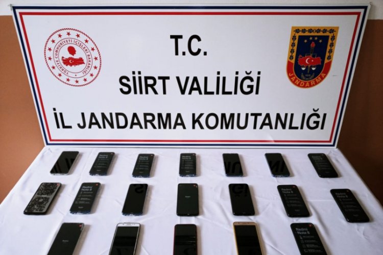 16 adet ka&ccedil;ak cep telefonu ele ge&ccedil;irildi
